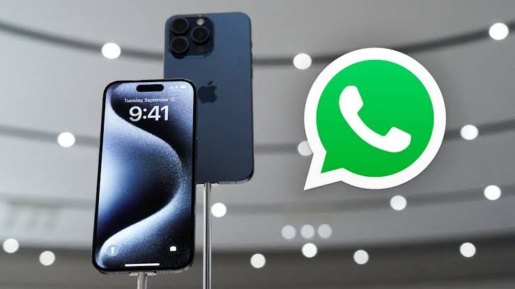 WhatsApp prepara un cambio en los iPhone: así será la nueva pestaña que reorganiza la aplicación